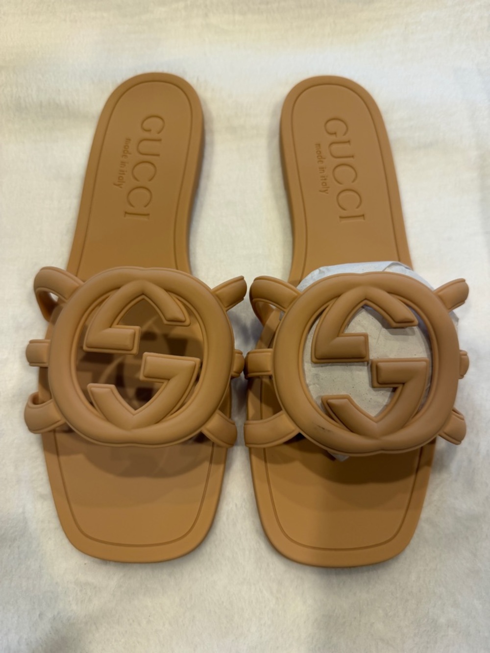 Gucci Nude  Interlocking G Rubber Slide Sandals - Picture 2 of 7